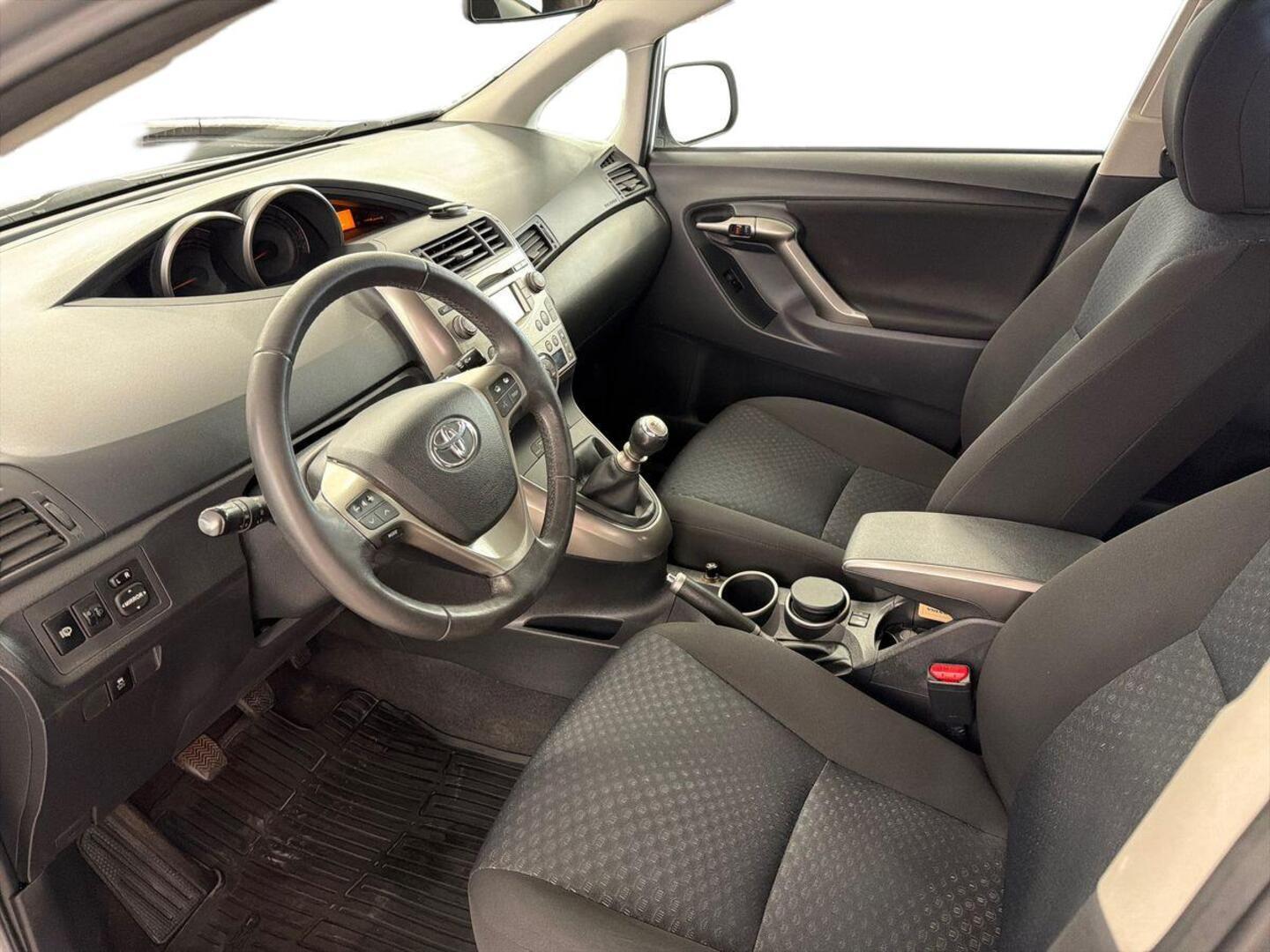 TOYOTA Verso 2010