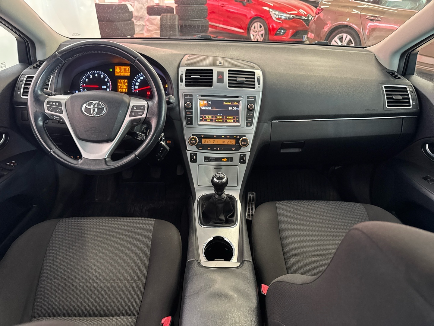 TOYOTA Avensis 2012