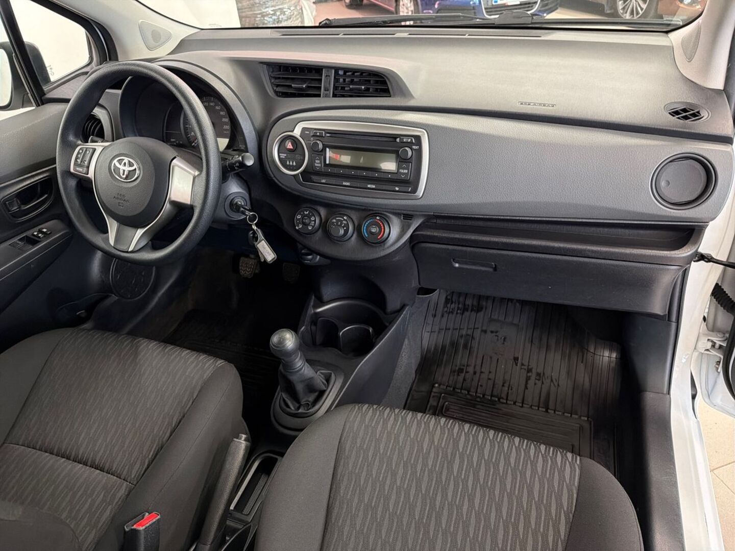 TOYOTA Yaris 2014
