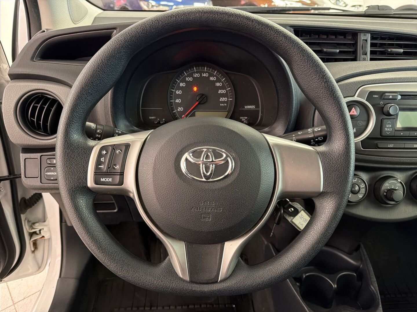 TOYOTA Yaris 2014
