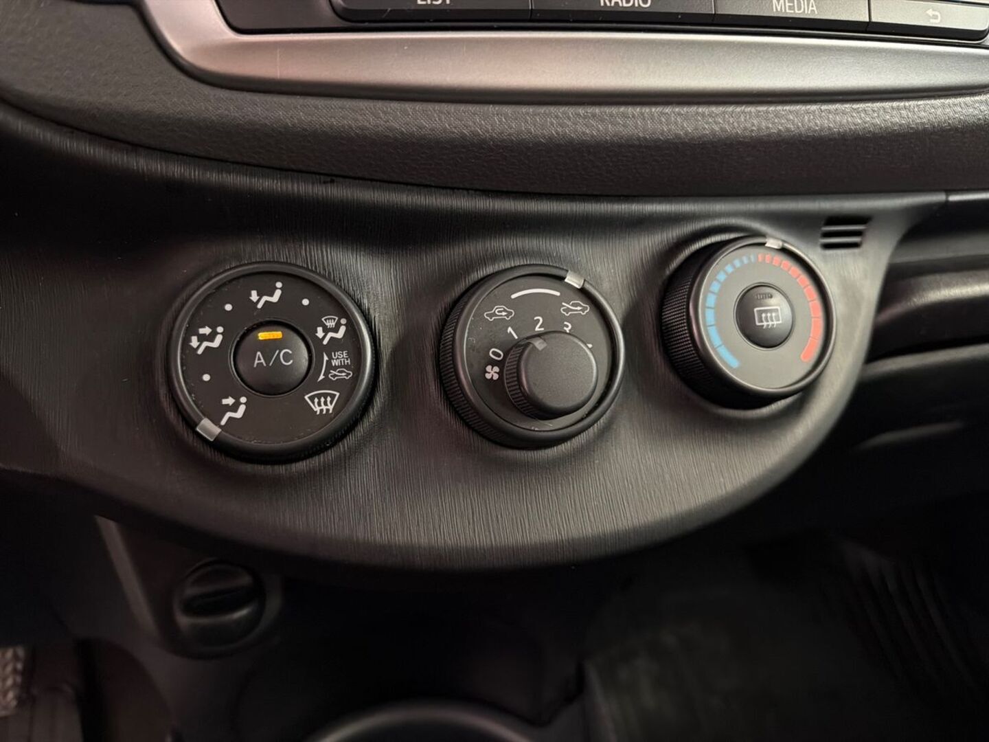 TOYOTA Yaris 2014