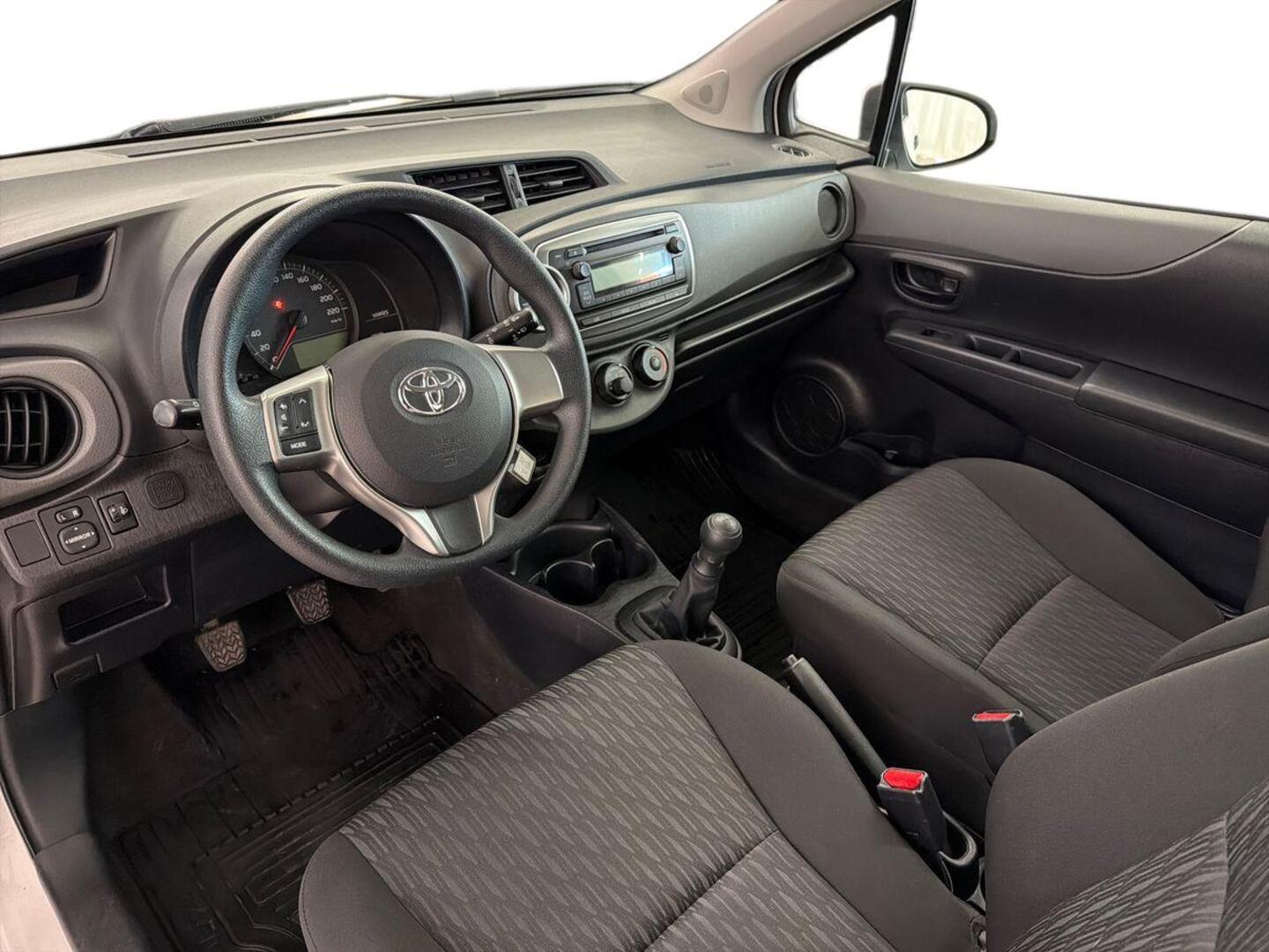 TOYOTA Yaris 2014