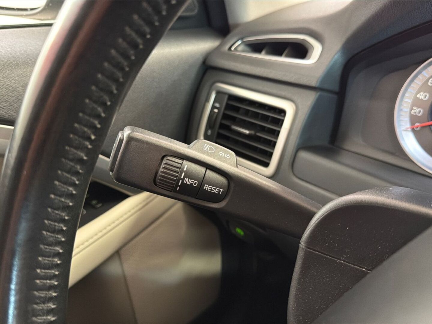 VOLVO S80 2012