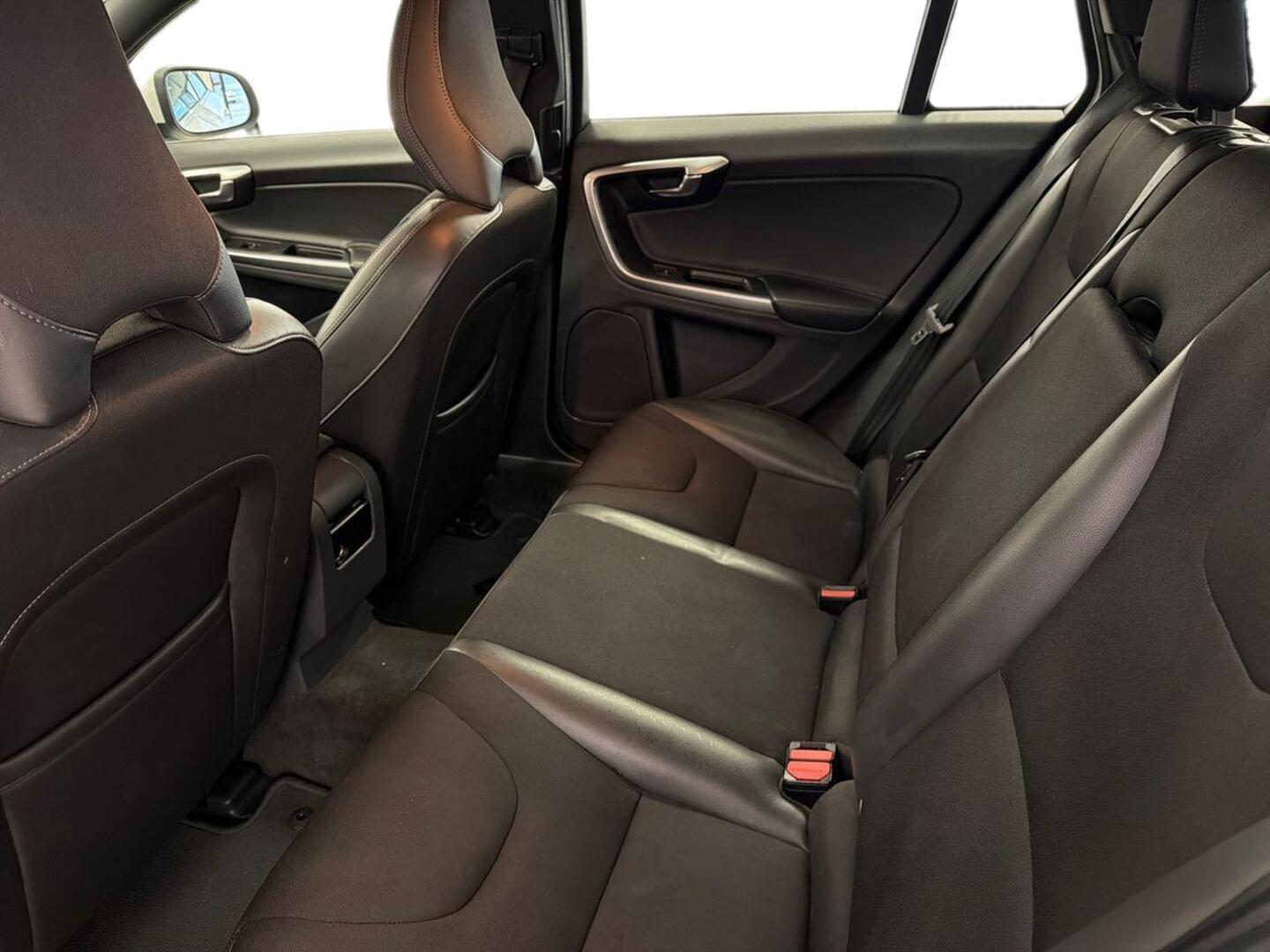 VOLVO V60 2017