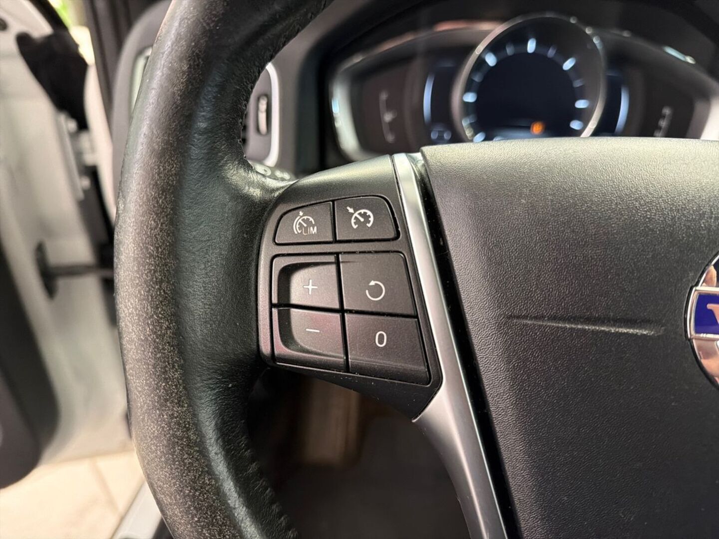 VOLVO V60 2017