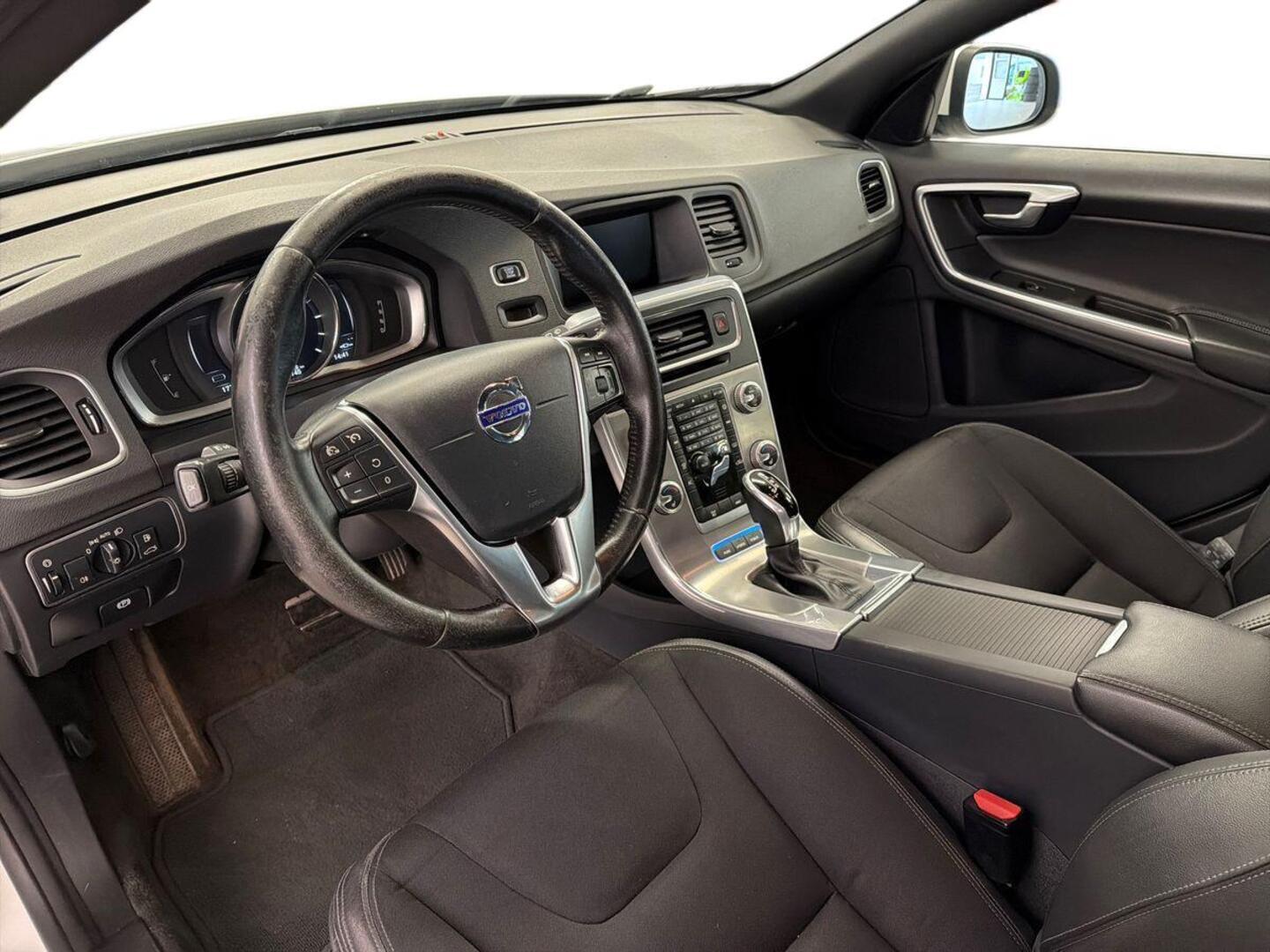 VOLVO V60 2017