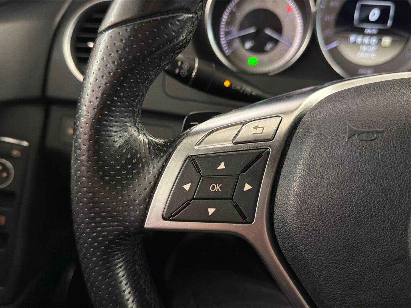MERCEDES-BENZ C 2011