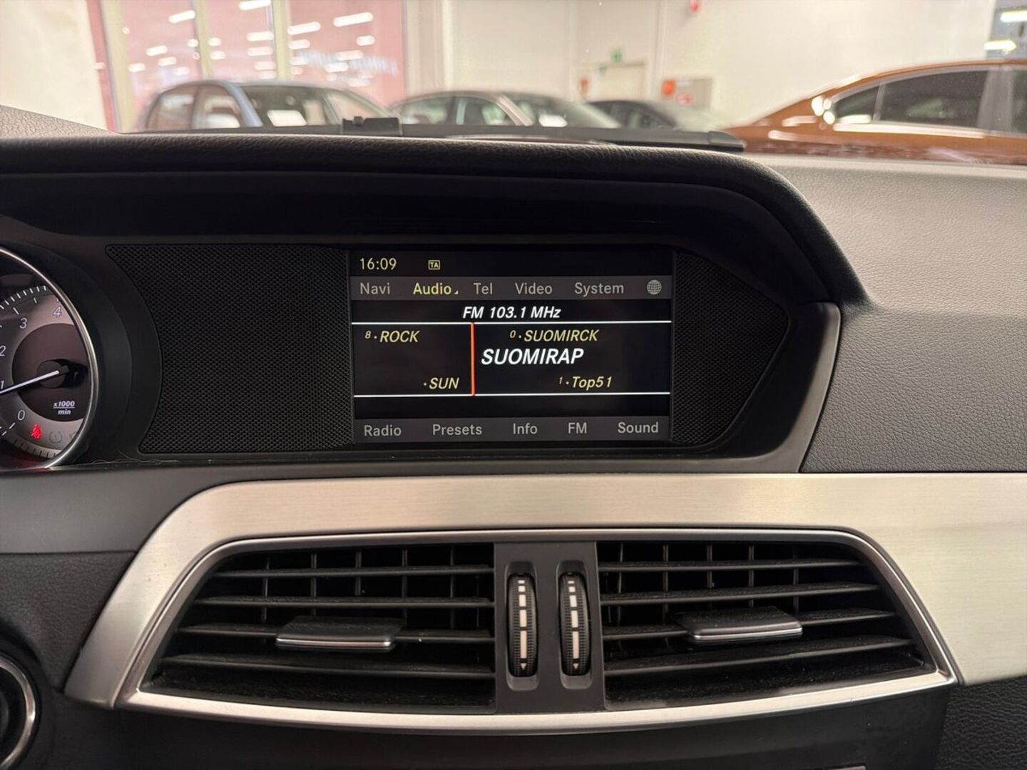 MERCEDES-BENZ C 2011