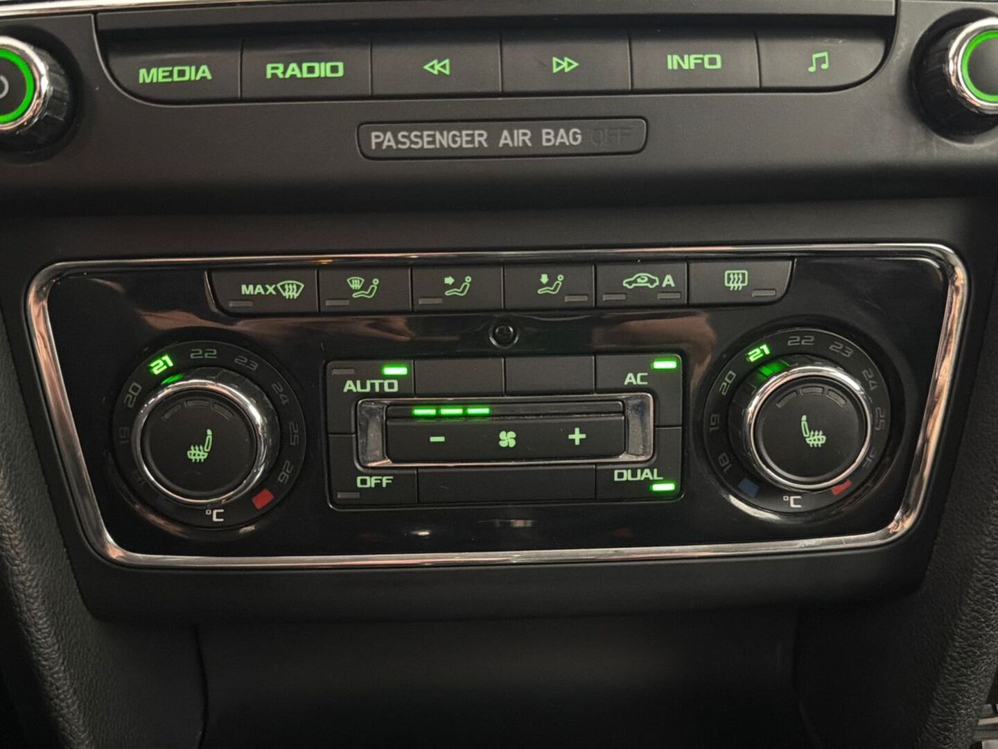 SKODA Superb 2012