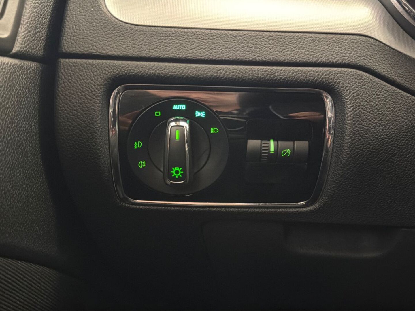 SKODA Superb 2012