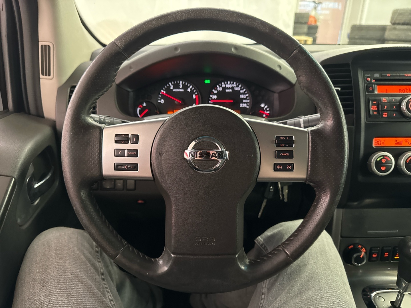 NISSAN Navara 2012