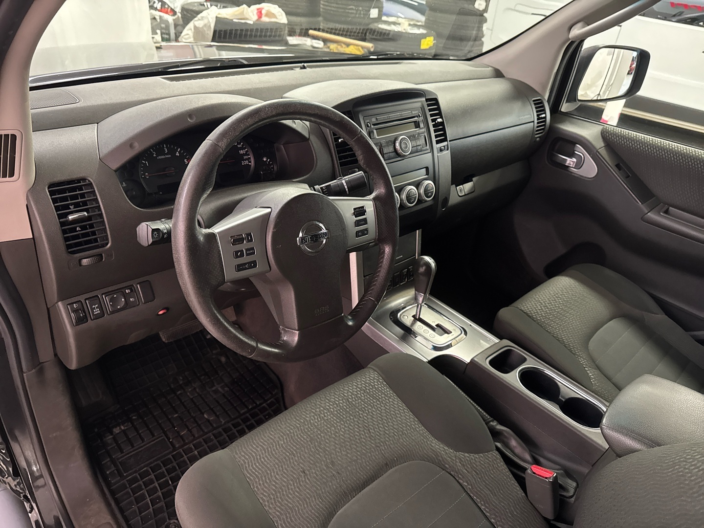 NISSAN Navara 2012