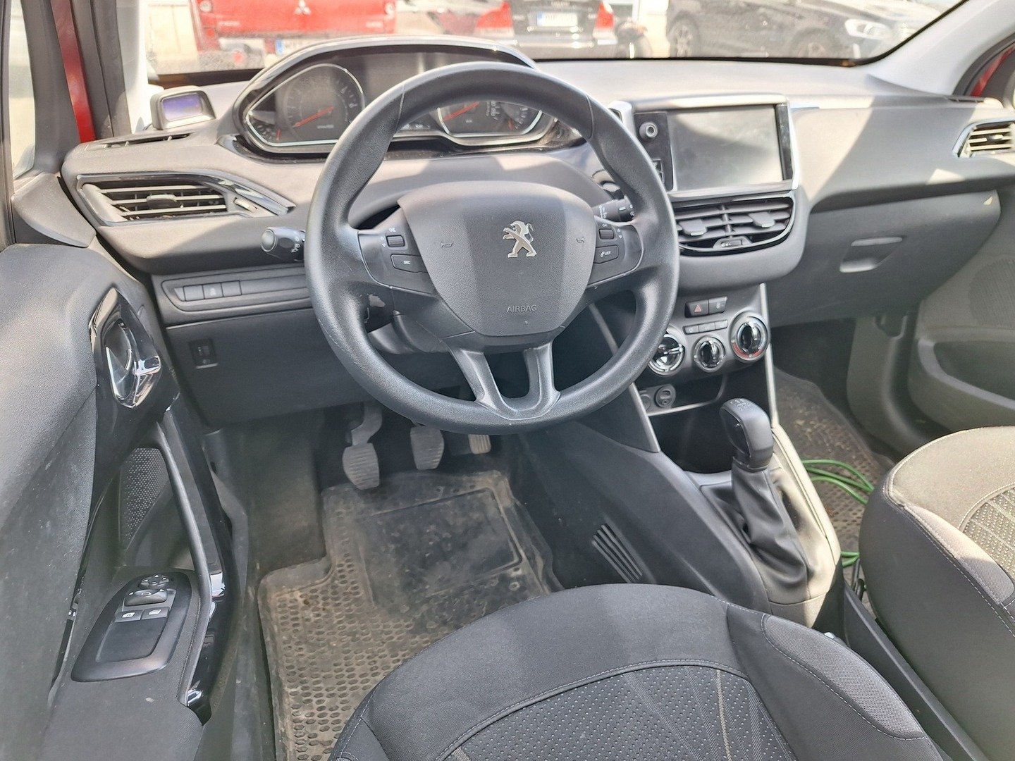 PEUGEOT 208 2012