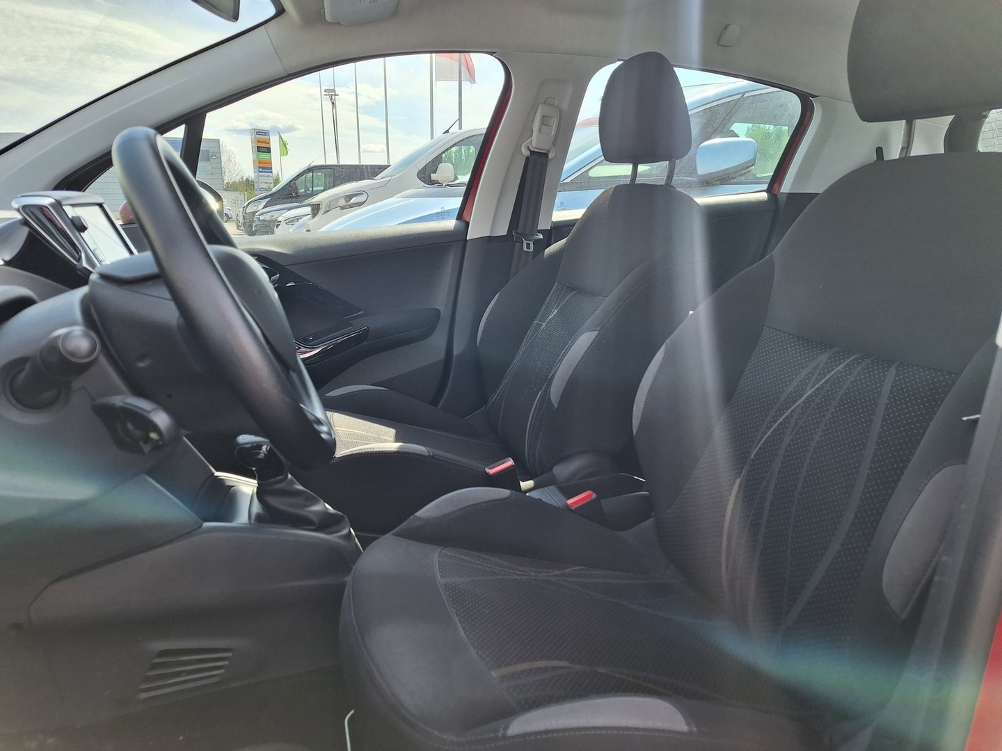 PEUGEOT 208 2012