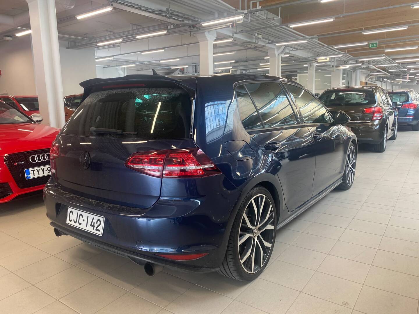 VOLKSWAGEN Golf 2013