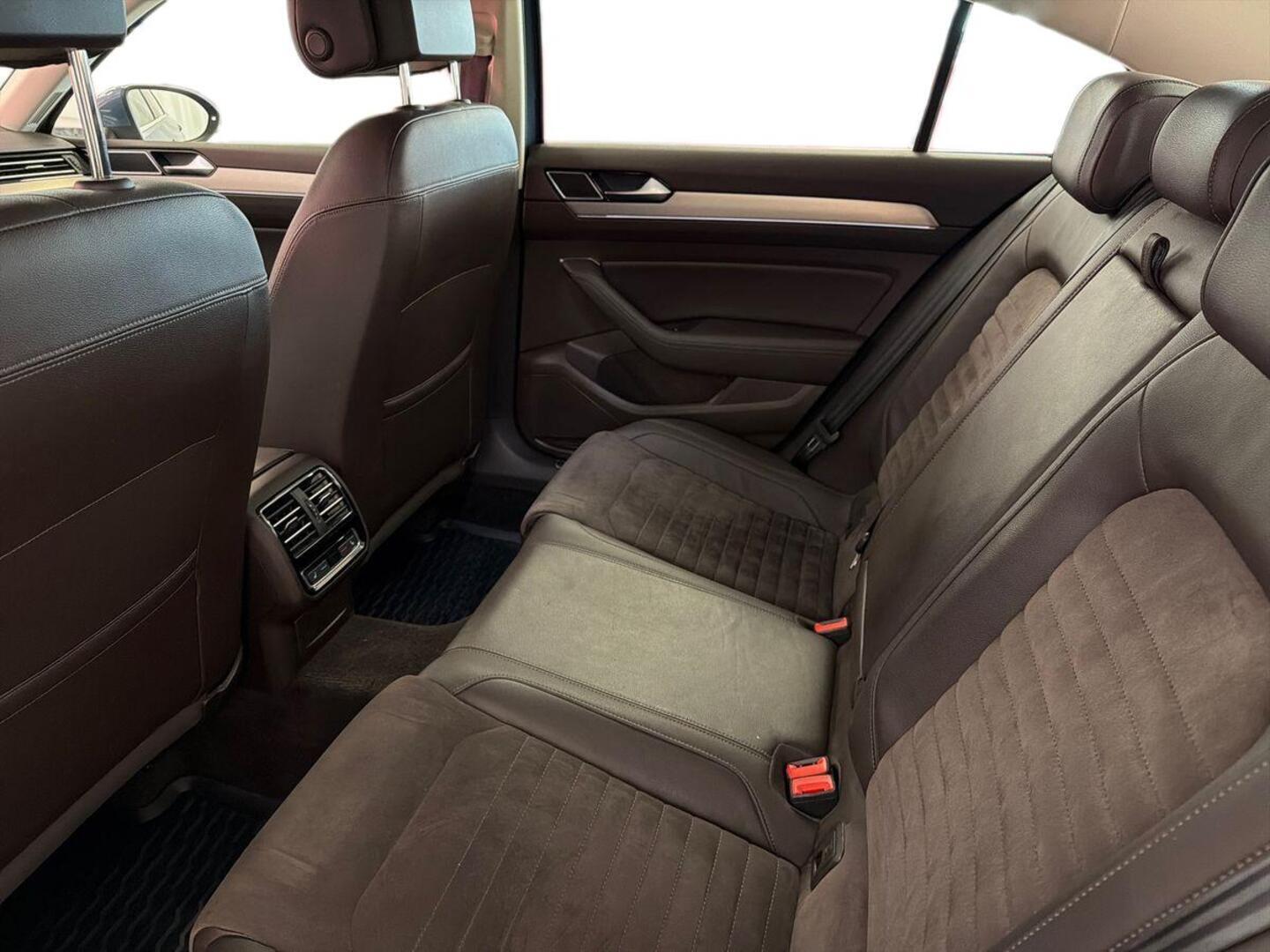 VOLKSWAGEN Passat 10