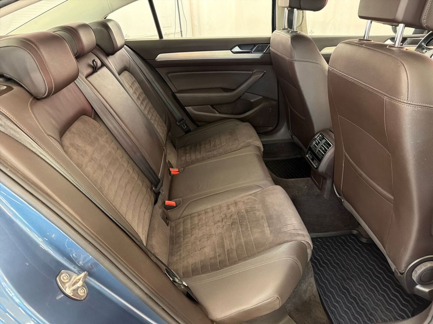 VOLKSWAGEN Passat 15