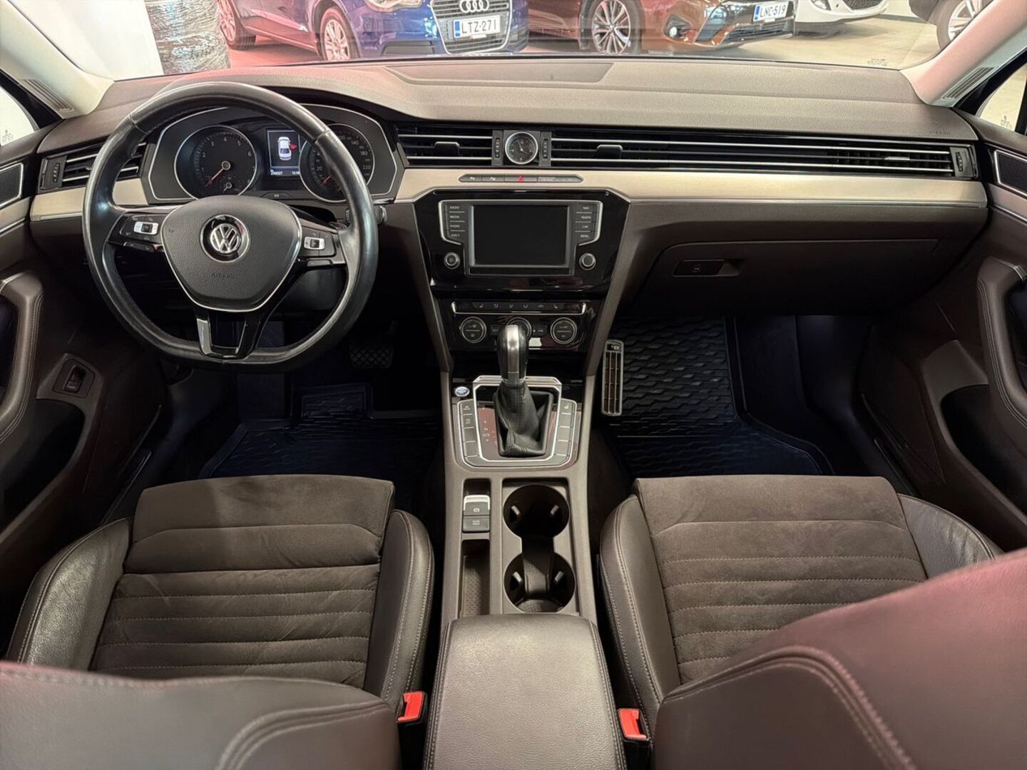 VOLKSWAGEN Passat 18