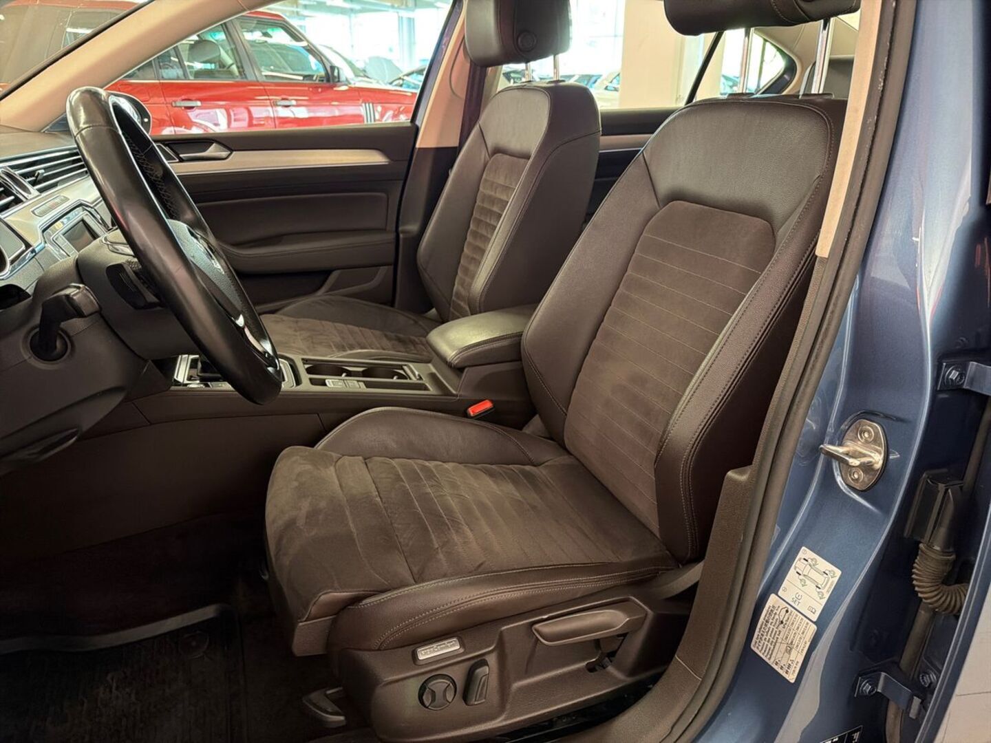 VOLKSWAGEN Passat 19