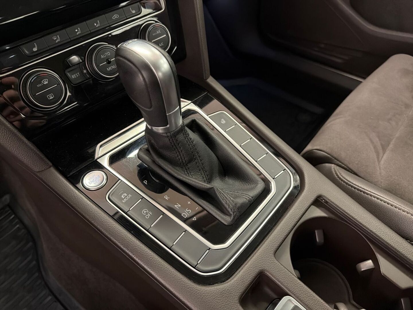 VOLKSWAGEN Passat 25