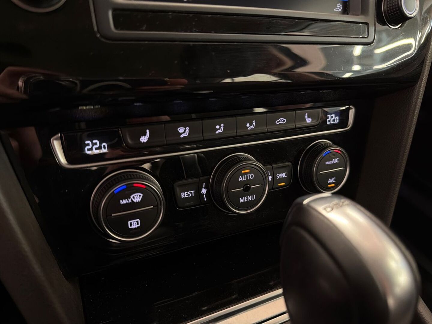 VOLKSWAGEN Passat 26