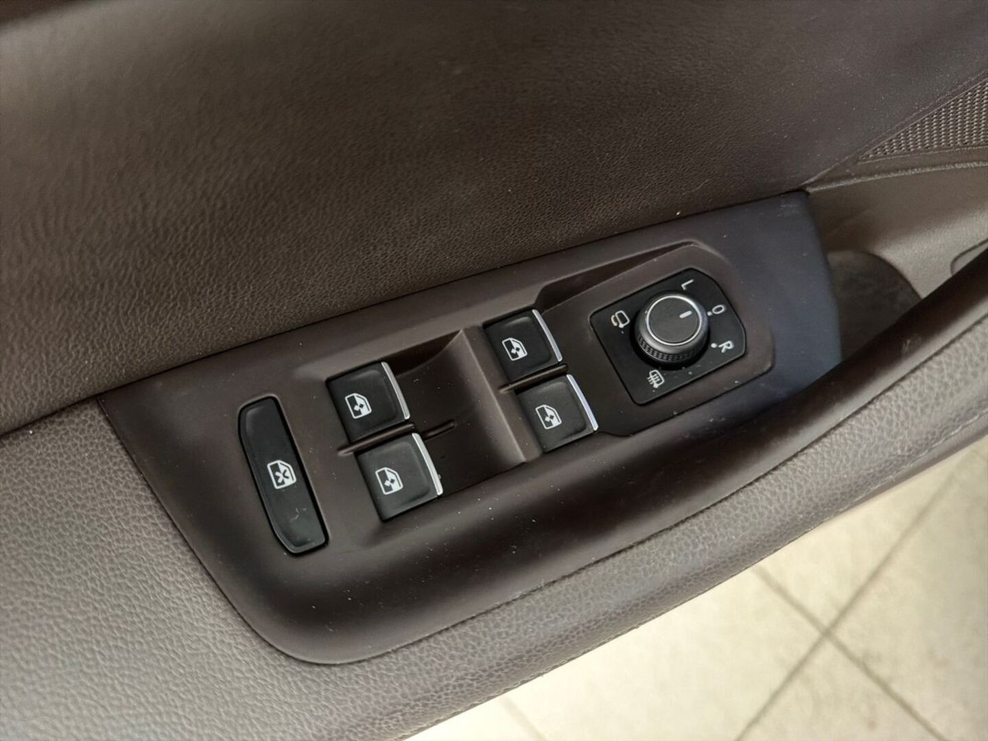 VOLKSWAGEN Passat 31