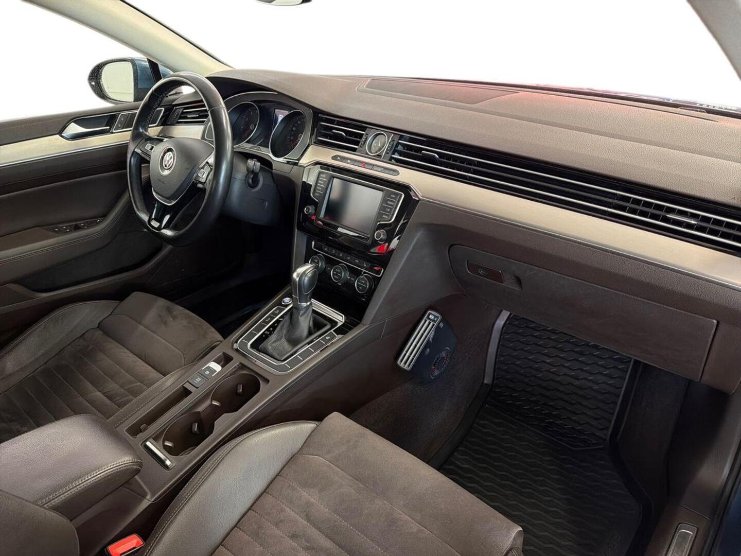 VOLKSWAGEN Passat 9