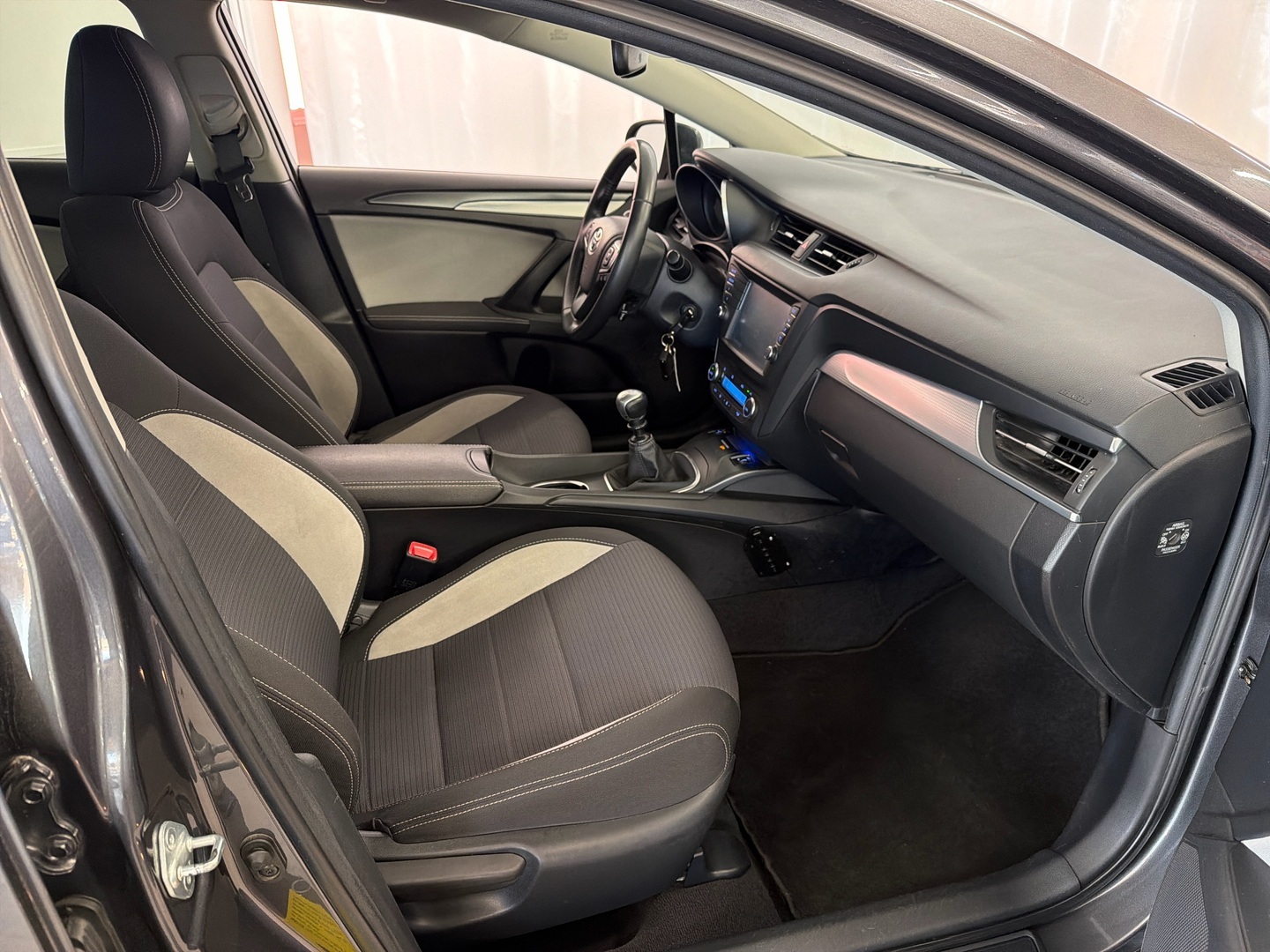 TOYOTA Avensis 2017
