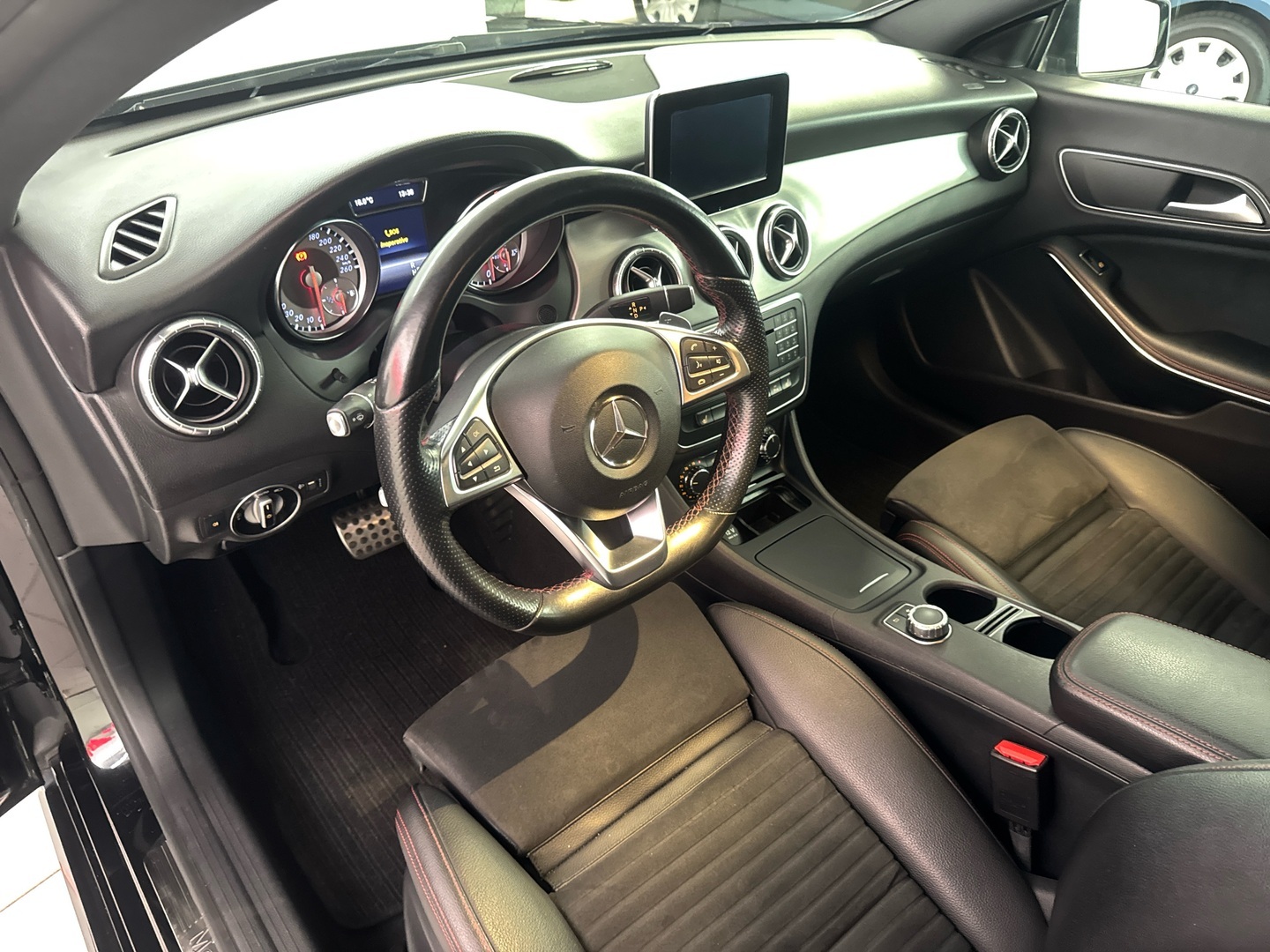 MERCEDES-BENZ CLA 2015