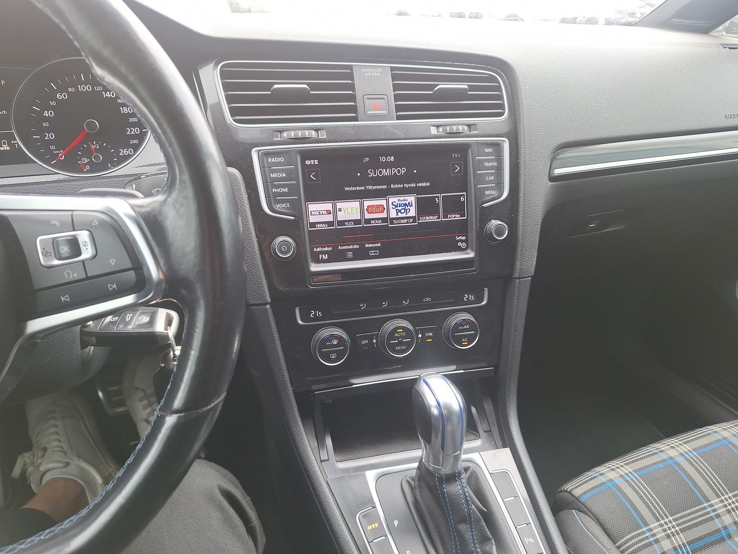 VOLKSWAGEN Golf 2015