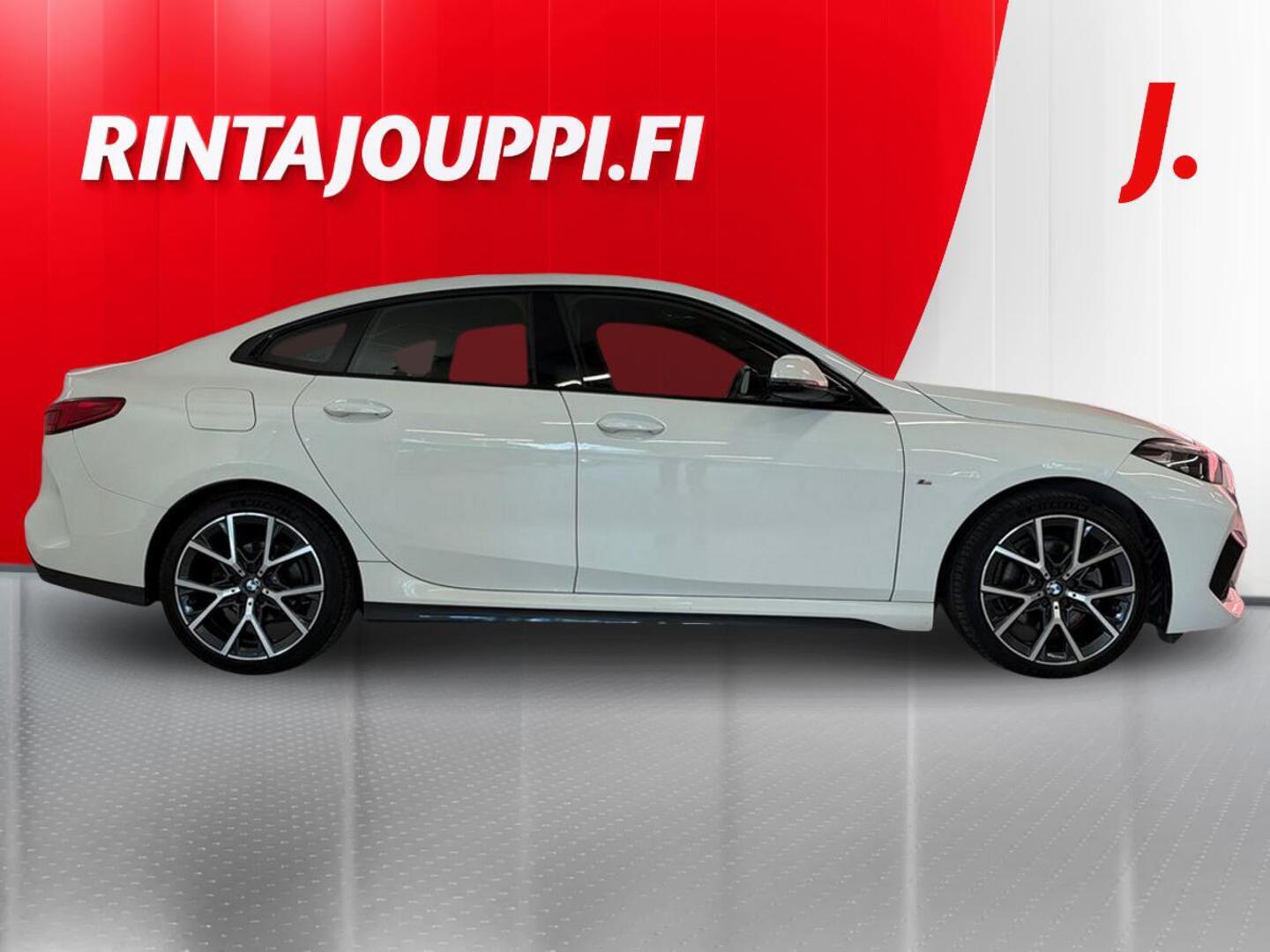 BMW 218 2022