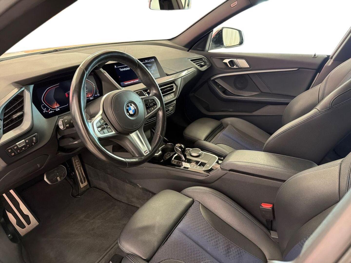 BMW 218 2022