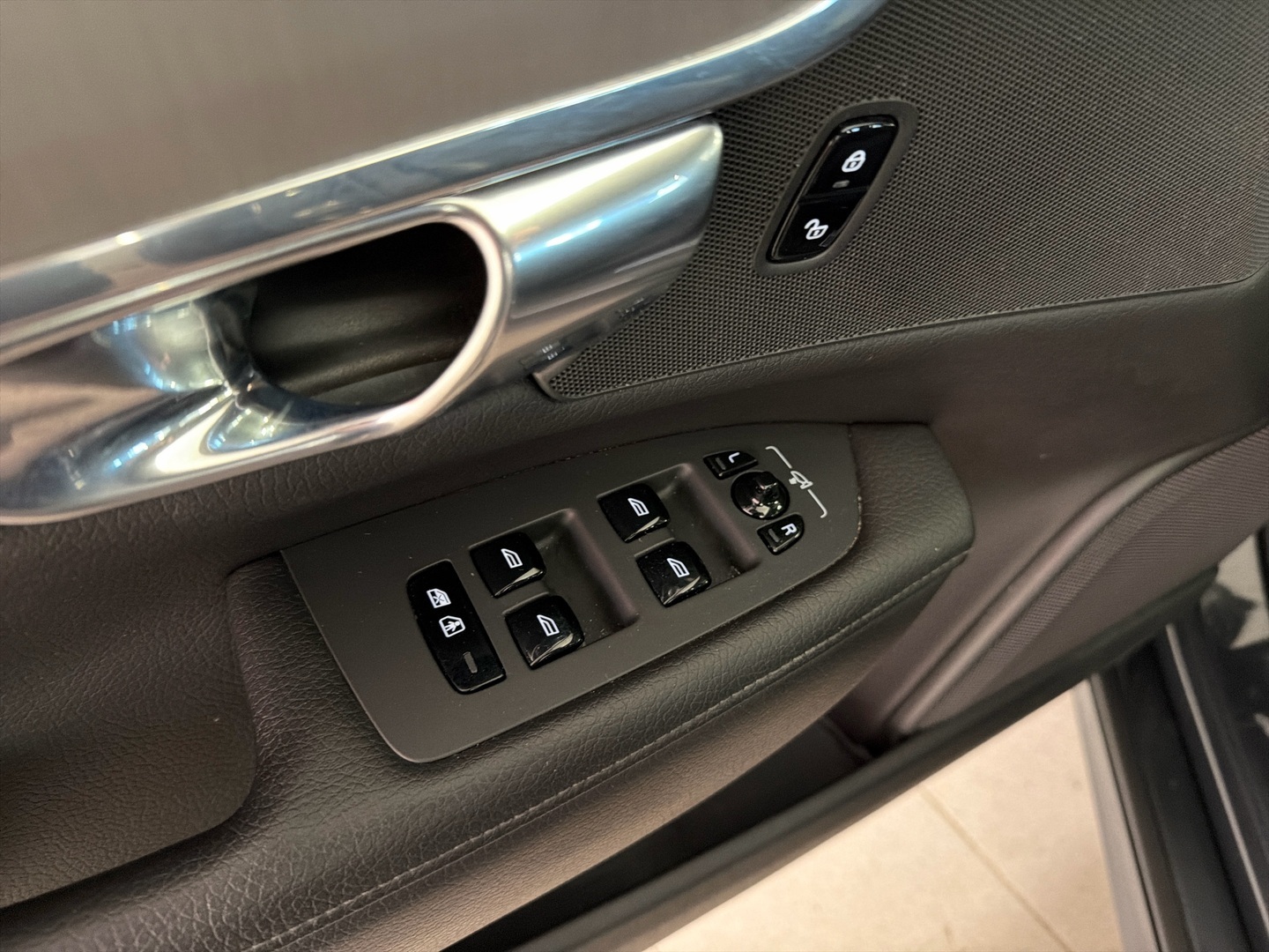 VOLVO V90 2020