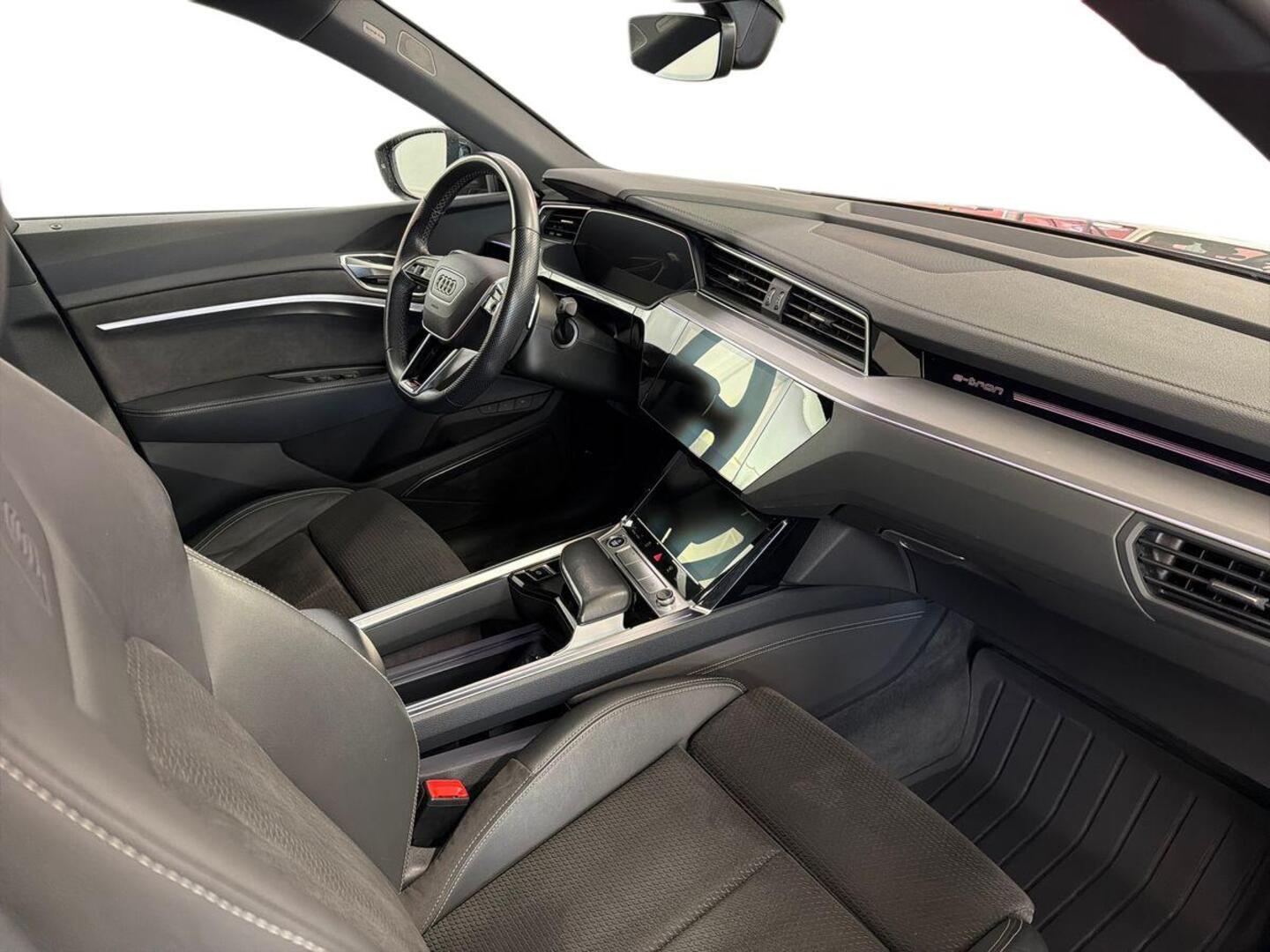 AUDI e-tron 2021