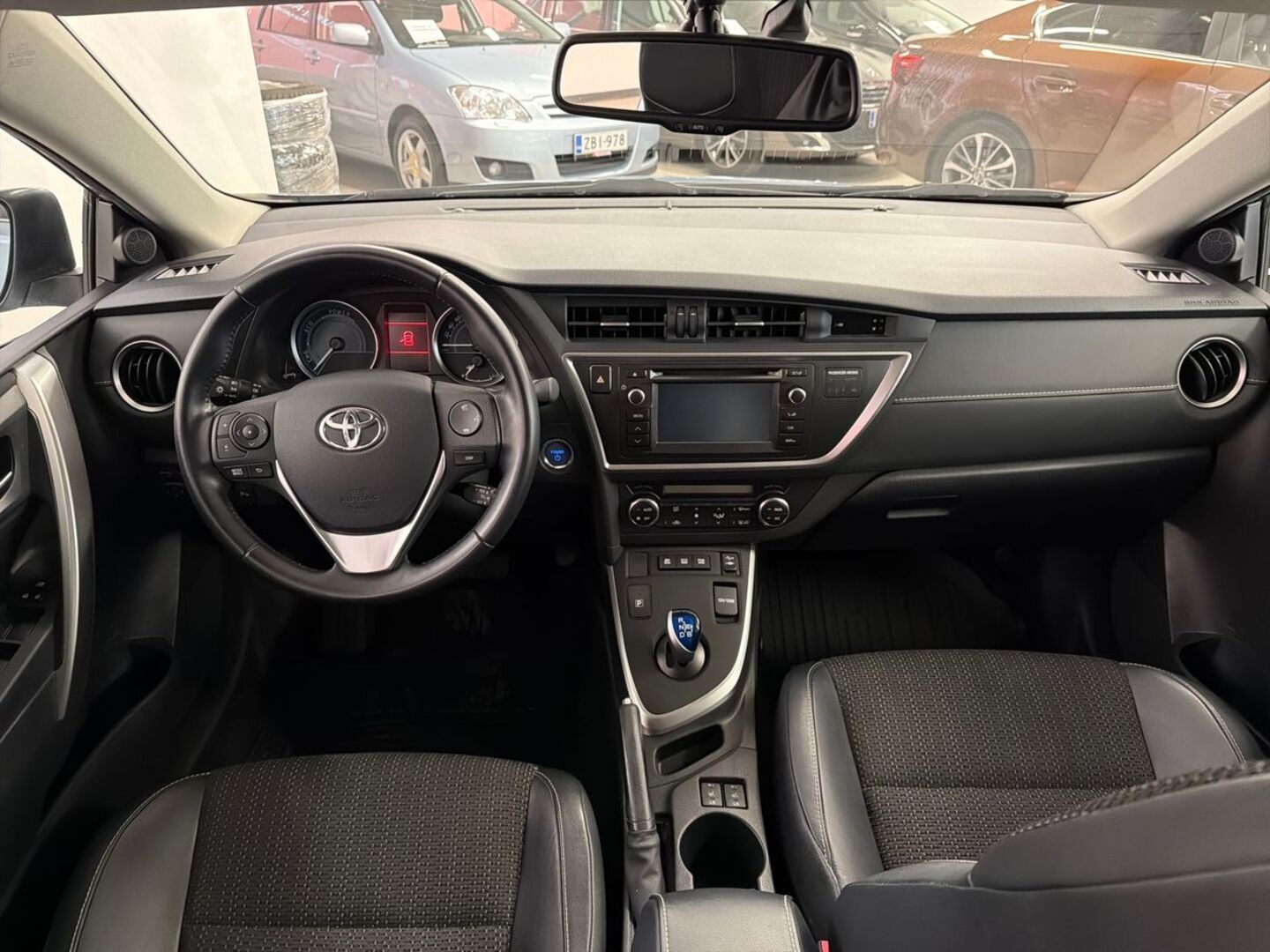 TOYOTA Auris 2015
