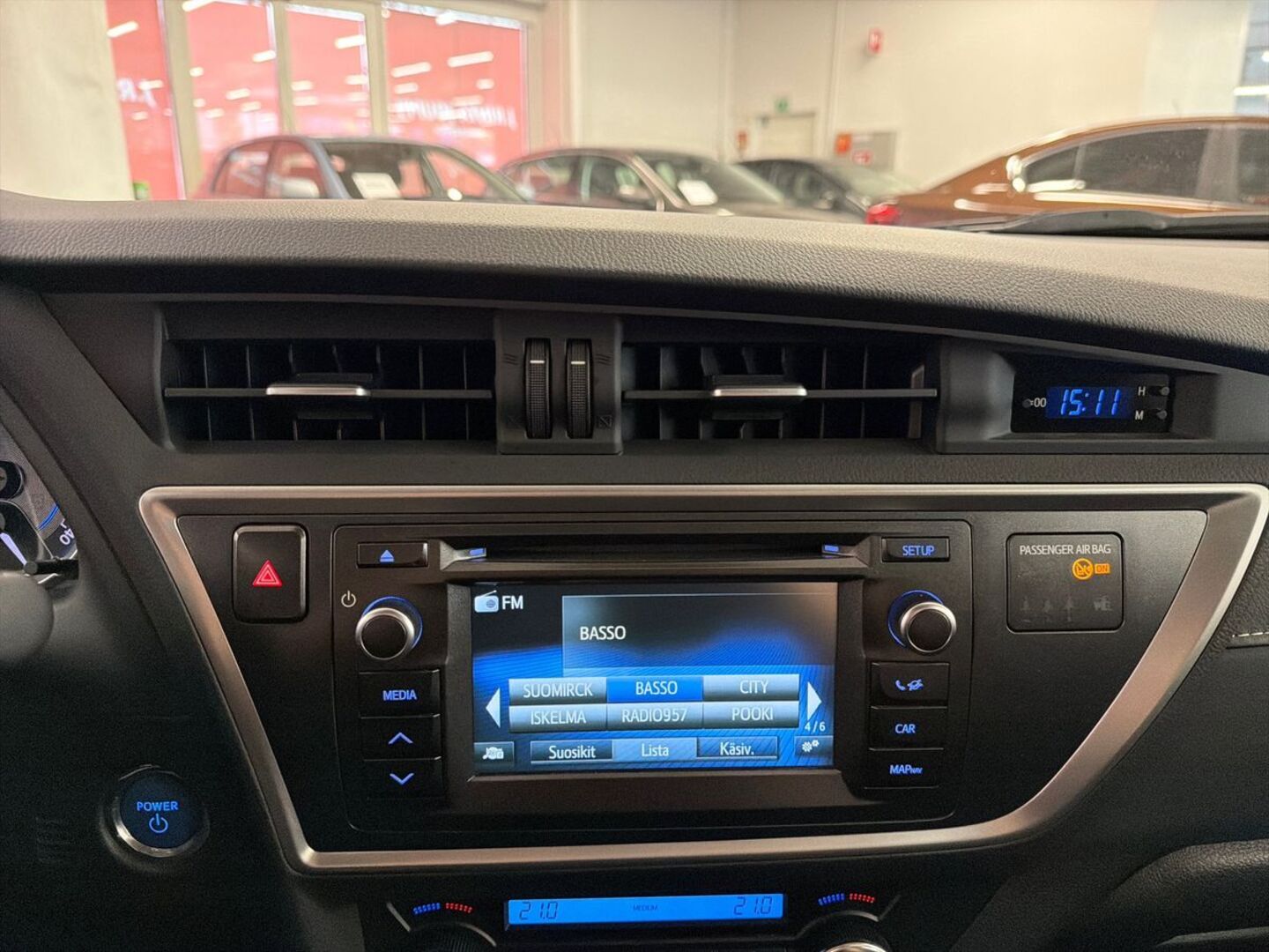 TOYOTA Auris 2015