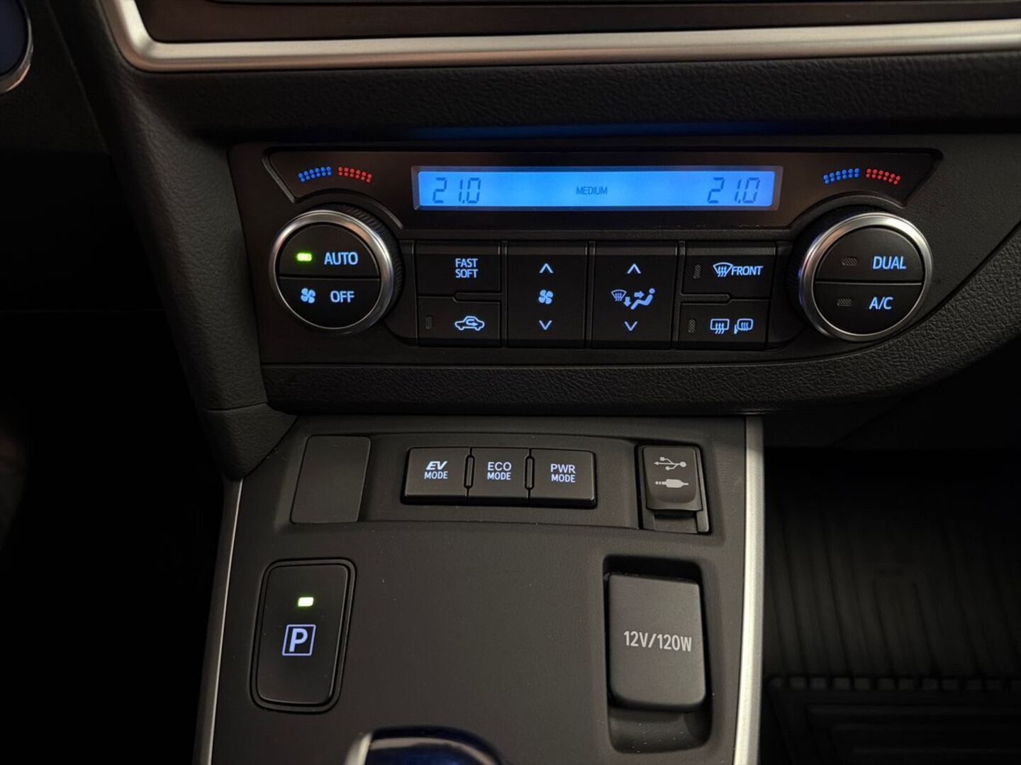 TOYOTA Auris 2015