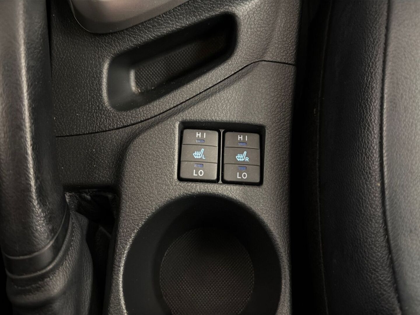 TOYOTA Auris 2015