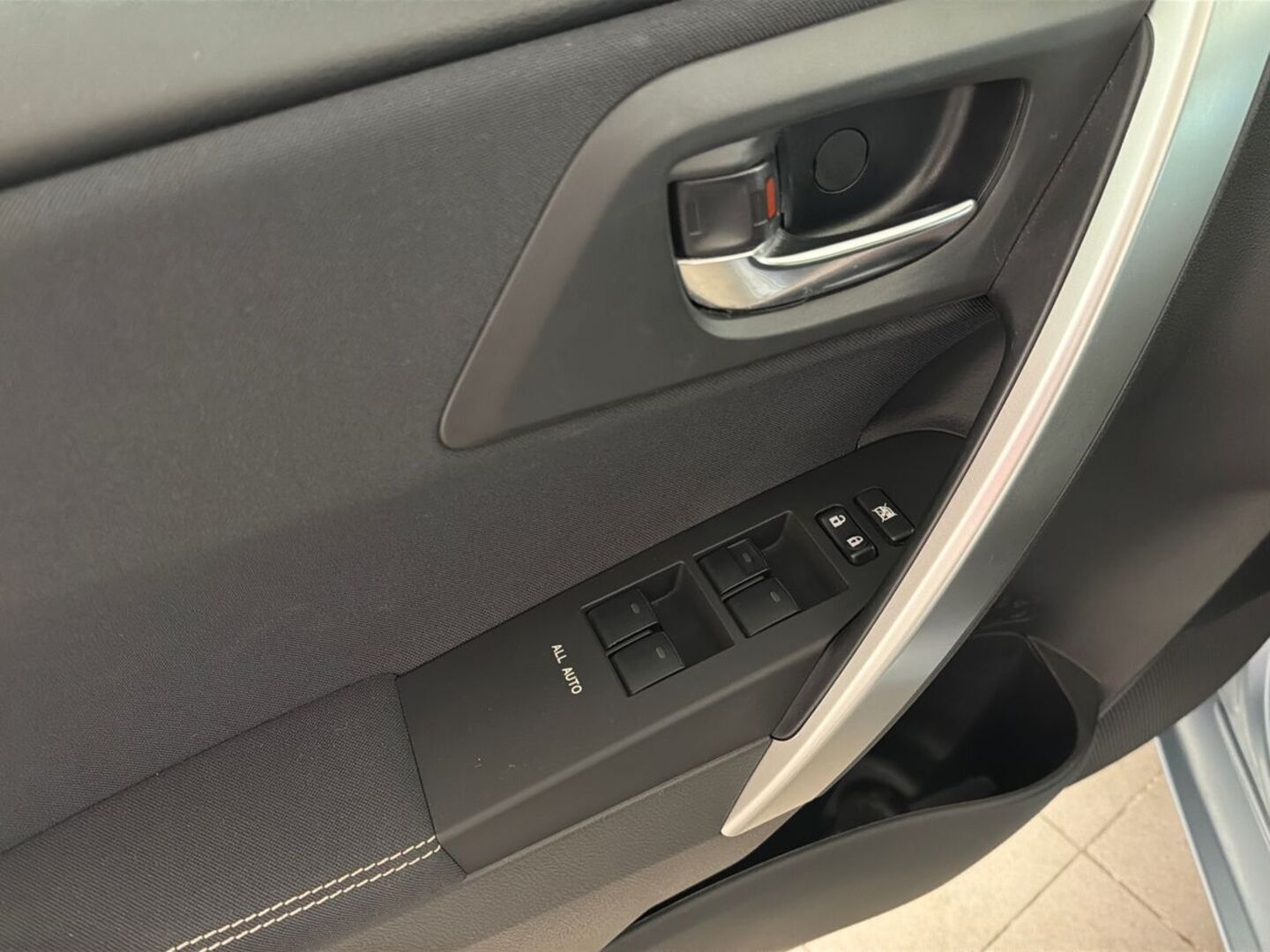 TOYOTA Auris 2015