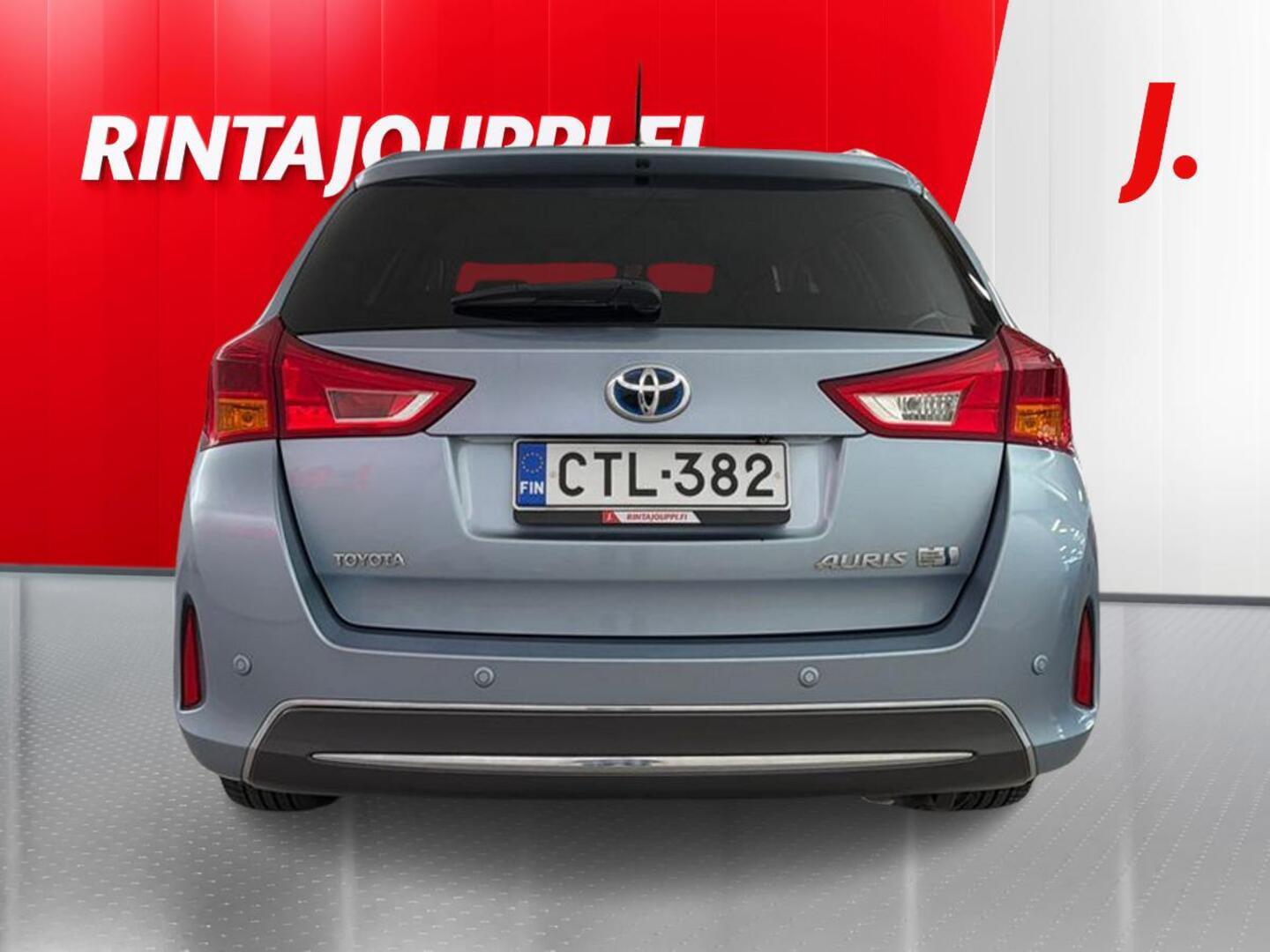 TOYOTA Auris 2015