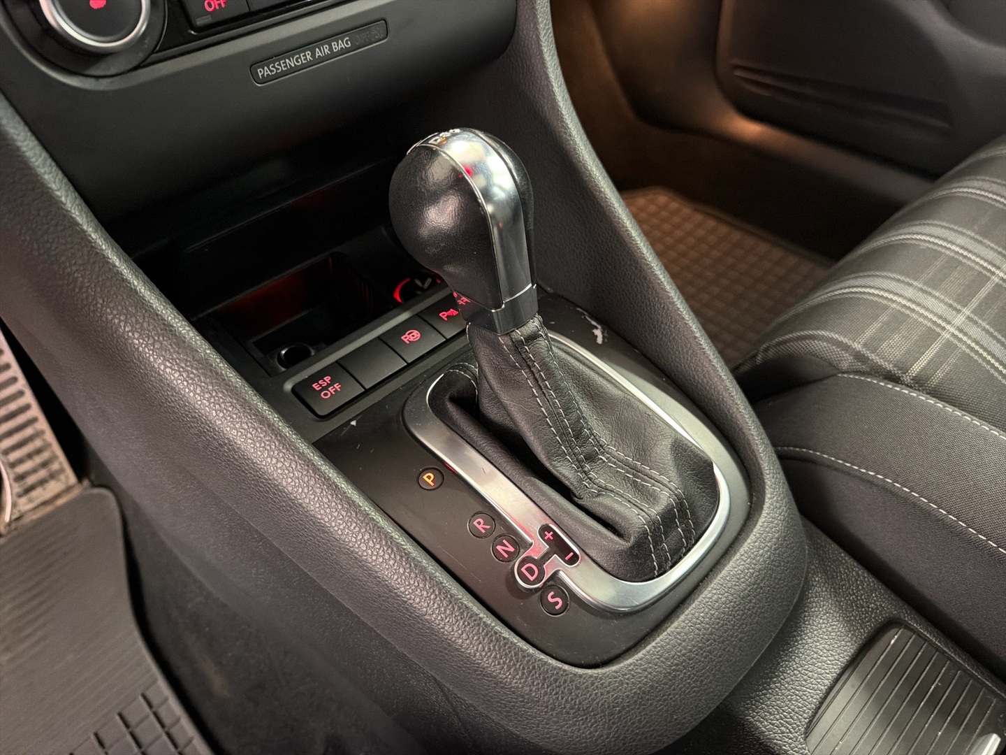 VOLKSWAGEN Golf 2010