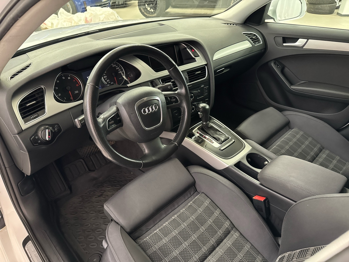 AUDI A4 2011