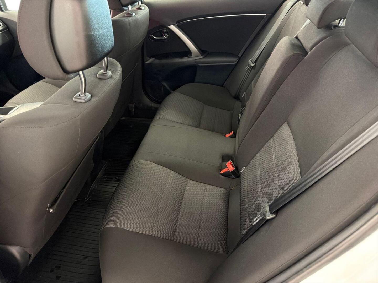 TOYOTA Avensis 2013