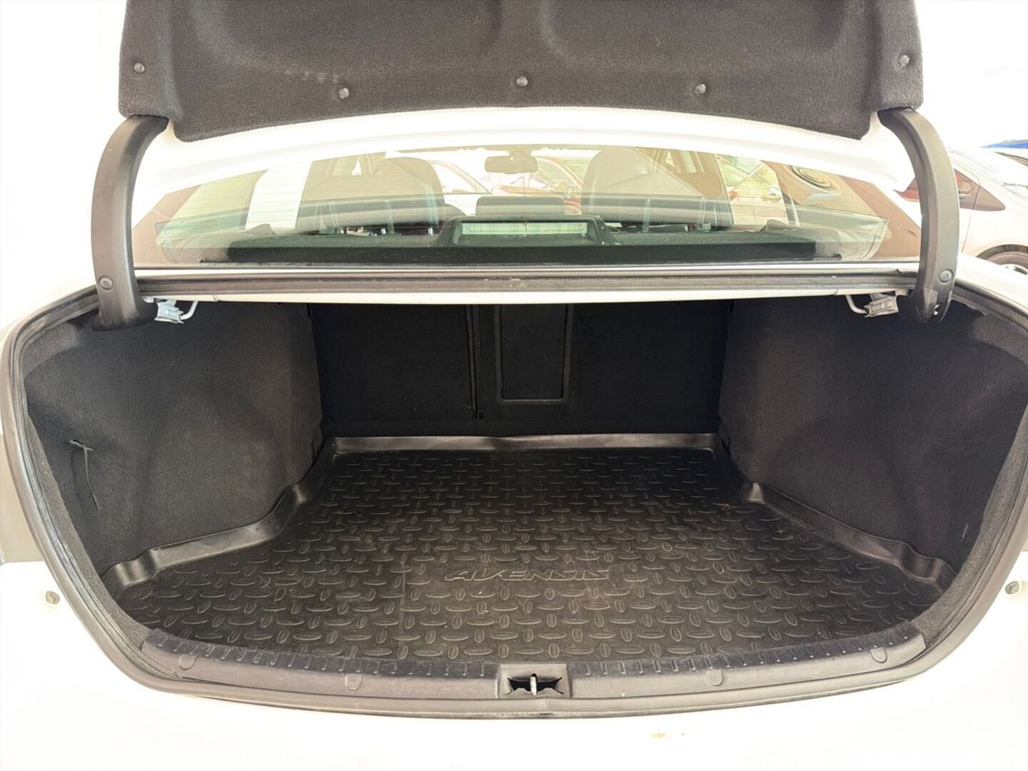 TOYOTA Avensis 2013