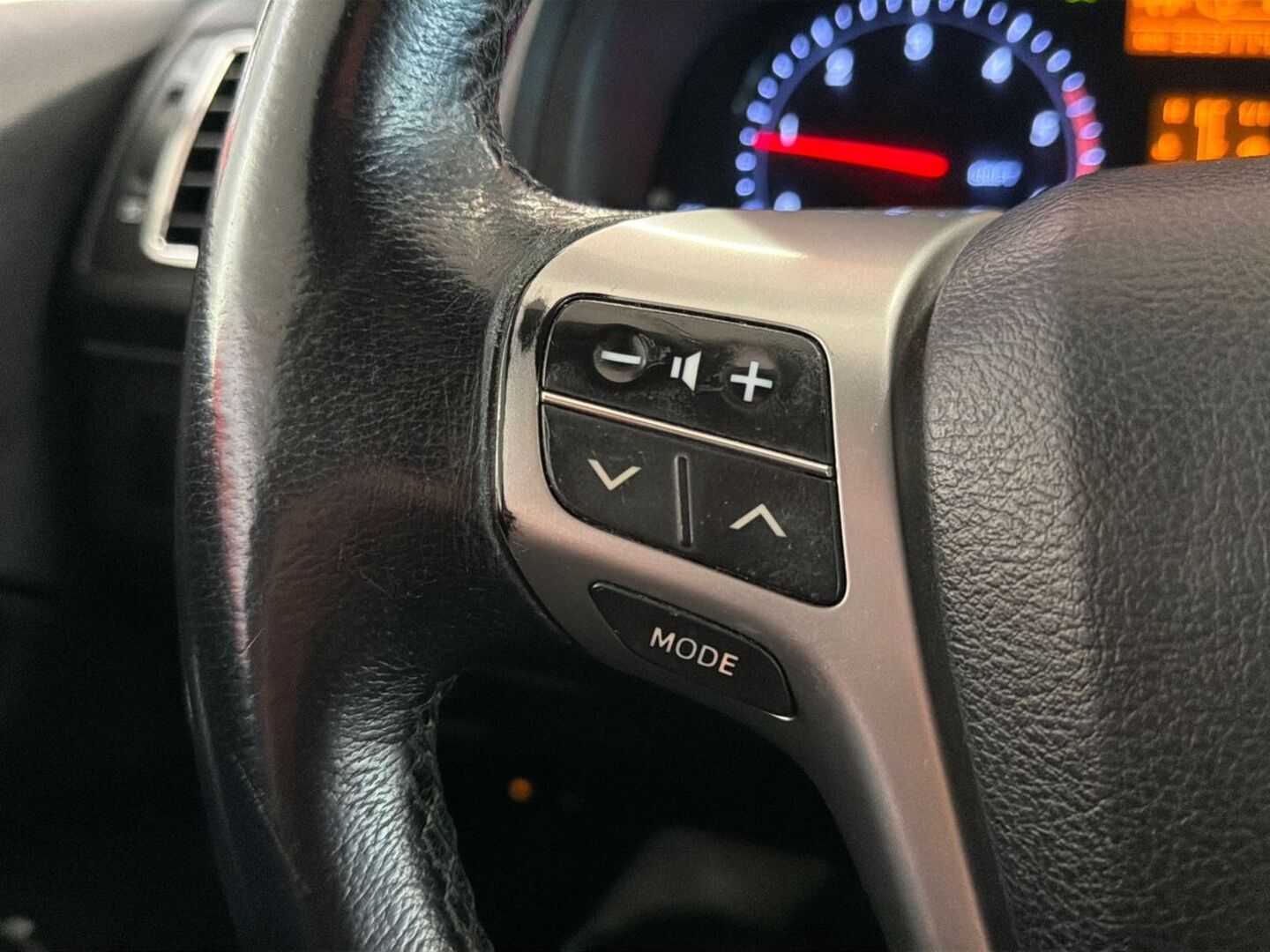 TOYOTA Avensis 2013