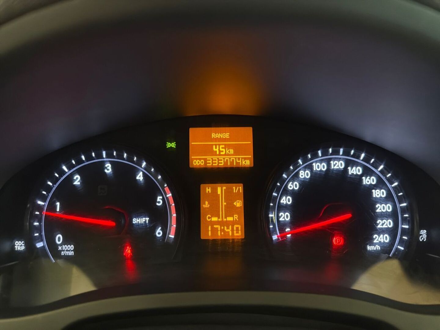 TOYOTA Avensis 2013
