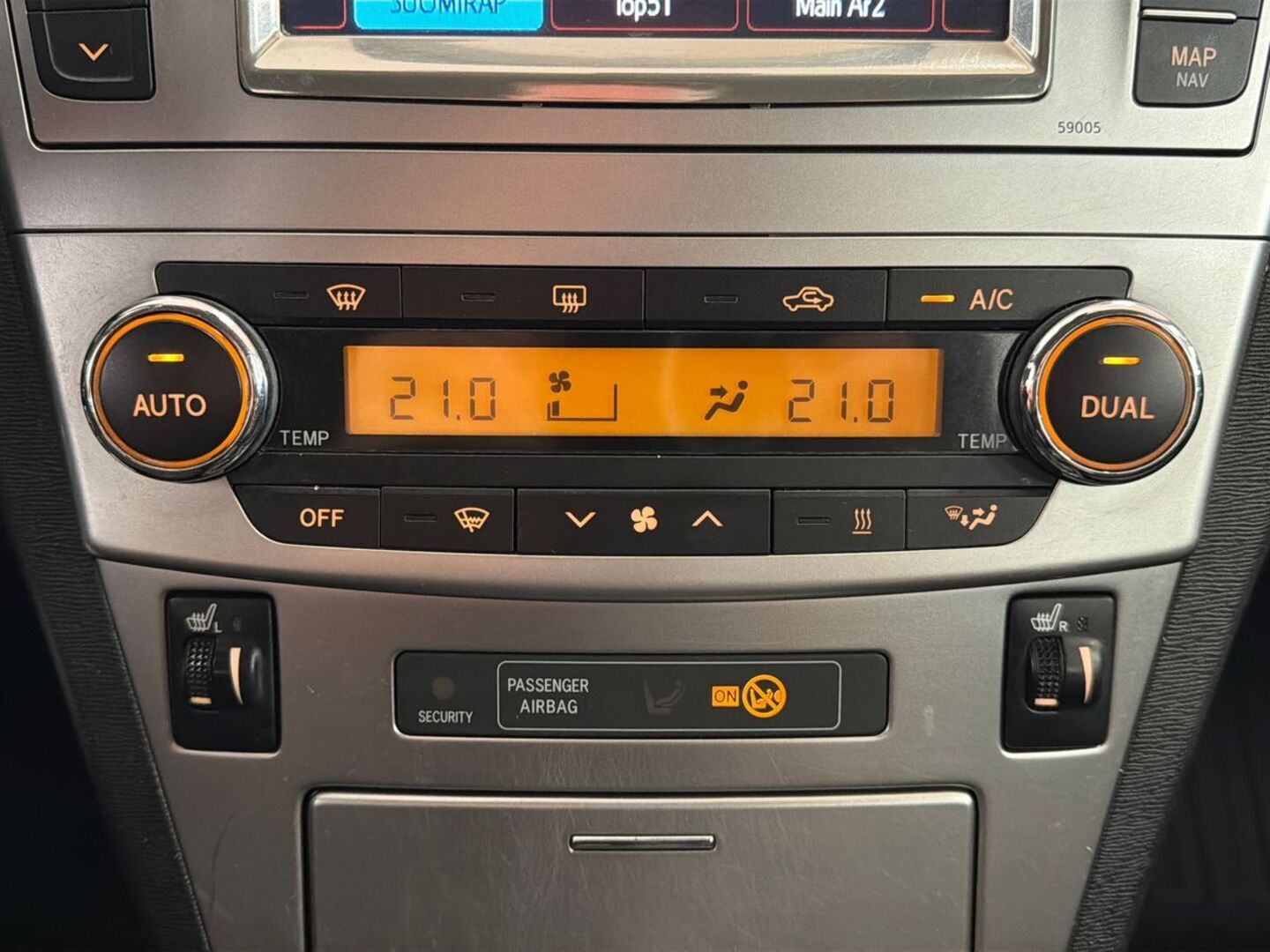 TOYOTA Avensis 2013