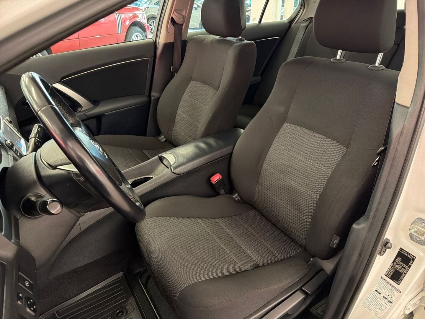 TOYOTA Avensis 2013