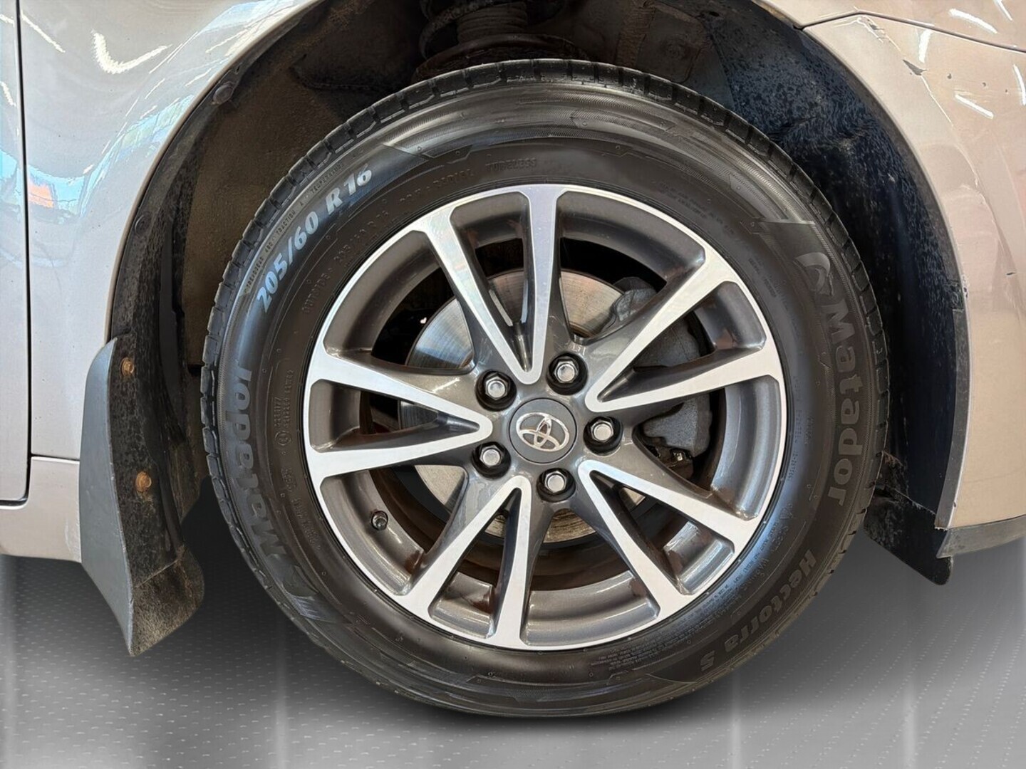 TOYOTA Avensis 2015