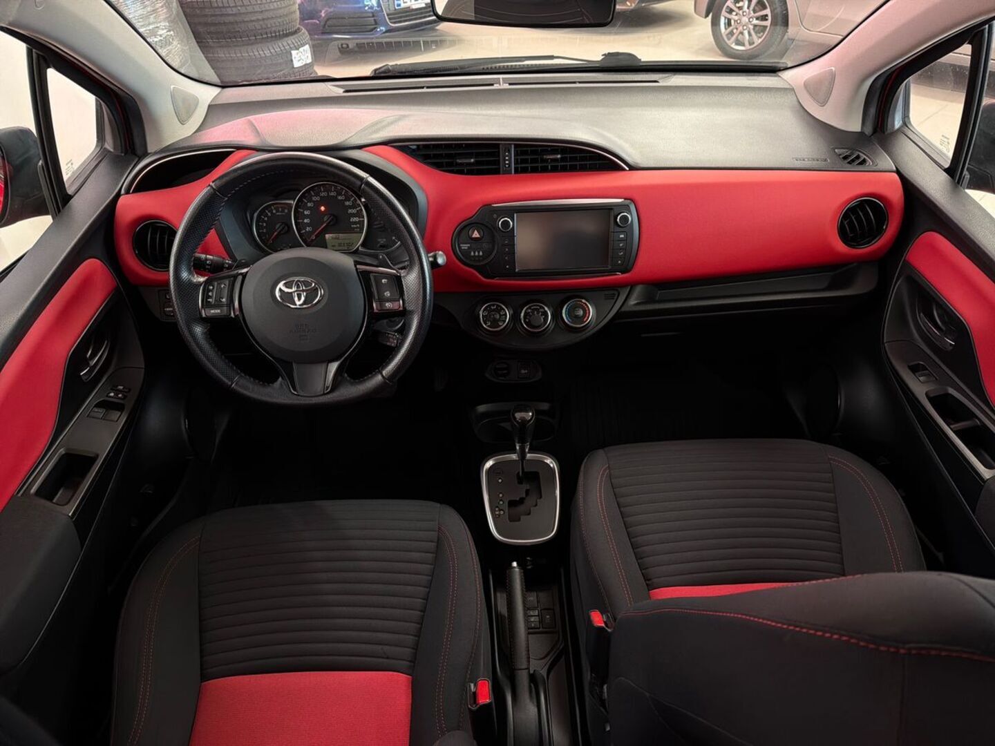 TOYOTA Yaris 2016
